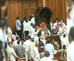 Karnataka: গো-রক্ষা আইন নিয়ে কর্ণাটক বিধান পরিষদে ধুন্ধুমার, খোদ সভাপতিকেই ধাক্কা বিধায়কদের