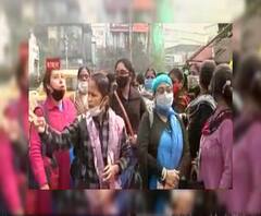 বেতনবৃদ্ধি সহ একাধিক দাবিতে সরকারি স্বাস্থ্যকর্মীদের মিছিল, হাজরায় পুলিশের সঙ্গে ধস্তাধস্তি 