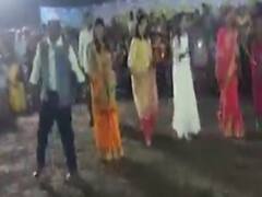 હું તો બોલીશ: ભાજપના નેતાની પૌત્રીની સગાઈમાં સોશિયલ ડિસ્ટન્સનો સત્યાનાશ