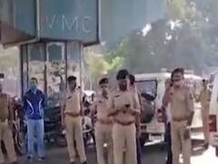 વડોદરામં કૉંગ્રેસનો આક્રમક વિરોધ, ફતેગંજ પોસ્ટ ઓફિસ ખાતે કર્યો ચક્કાજામ