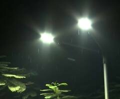 Mumbai Rains | मुंबई आणि उपनगरात पावसाची हजेरी; स्वेटरऐवजी छत्री, रेनकोटसह घराबाहेर पडण्याची वेळ