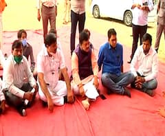 #MarathaReservation मुंबईत सुरू असलेल्या मराठा विद्यार्थ्यांच्या आंदोलनाला प्रवीण दरेकरांची भेट