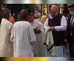 কখনও প্রণাম, কখনও ভিকট্রি সাইন, কর্মী-সমর্থকদের এভাবেই উৎসাহ যোগালেন Amit Shah