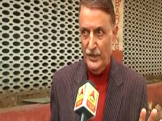  शेहला रशीद के पिता अब्दुल रशीद ने की बेटी के खातों की जांच की मांग 