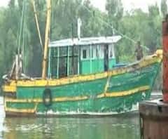 বিকল ইঞ্জিন, পূর্বমুখী স্রোত! বাংলাদেশে সীমান্তরক্ষী বাহিনীর হাতে গ্রেফতার ১৭ fishermen 