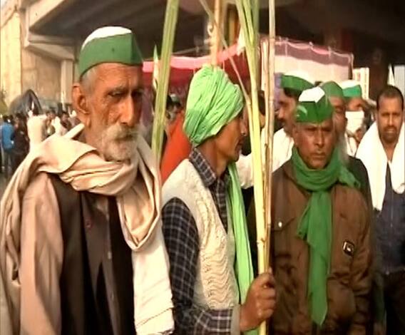 Bharat Bandh | ऊसाच्या कांड्या घेऊन दिल्लीत शेतकऱ्यांचं आंदोलन