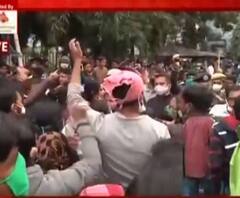 ঠিকা শ্রমিকদের সম্মেলনে রণক্ষেত্র নেতাজি ইন্ডোর, মমতার ছবি-সহ ফ্লেক্স ছেঁড়া হল, মন্ত্রীদের সামনেই চেয়ার ছোড়াছুড়ি