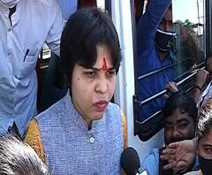 Shirdi Dress code Controversy | शिर्डीला पोहोचण्याआधीच तृप्ती देसाईंना ताब्यात घेतलं