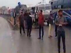 સુરતઃ કામરેજના ઉભેળ ગામ પાસે  બસ અને મોપેડ વચ્ચે અકસ્માત, સ્થાનિકોએ કર્યો ચક્કાજામ