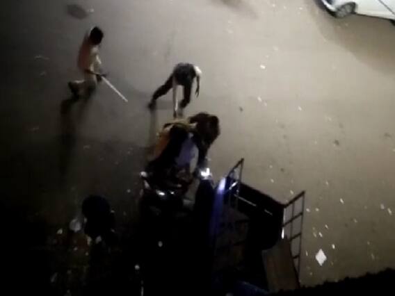 સુરતમાં કર્ફ્યૂ દરમિયાન વાહનો પર જતાં લોકોને પોલીસે ચખાડ્યો મેથીપાક, જુઓ વીડિયો