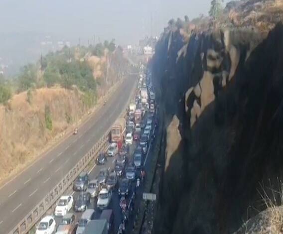 Traffic Jam | सलगच्या सुट्ट्यांवर मुंबई-नाशिक हायवेवर ट्रॅफिक जॅम, कात्रज घाटातही वाहनांची गर्दी