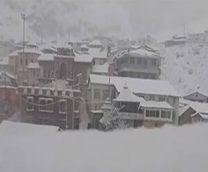 Uttarakhand: Snowfall की ऐसी मनमोहक तस्वीरें आपने पहले कभी नहीं देखी होंगी| ABPGanga