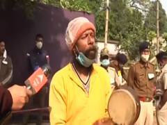 Man prepares folk song for Shah ahead of his visit to the village