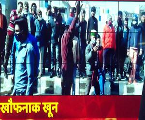 बीच सड़क पीट-पीट कर मार दिया युवक, लोग बनाते रहे वीडियो | Ghazibad | ABP Ganga 