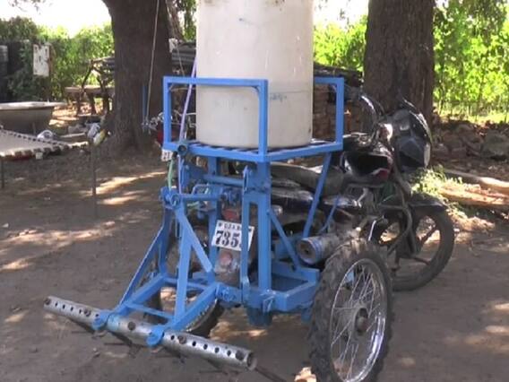 ભાવનગરઃ નિંદામણ સહિતના કામ માટે ખેડૂતે ફક્ત આટલા રૂપિયામાં બનાવ્યું જુગાડ બાઇક