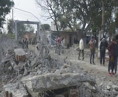 Ghaziabad : श्मशान घाट के जिन हिस्सों को ठेकेदार ने बनाया, वो किए गए सील | abp Gang