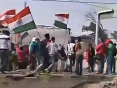 Singhu Border पर आज स्थानीय लोगों ने आंदोलनकारियों को खदेड़ा, पुलिस को करना पड़ा बीच-बचाव