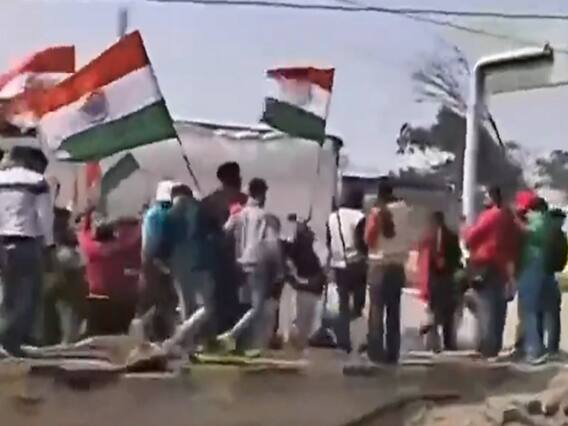 Singhu Border पर आज स्थानीय लोगों ने आंदोलनकारियों को खदेड़ा, पुलिस को करना पड़ा बीच-बचाव