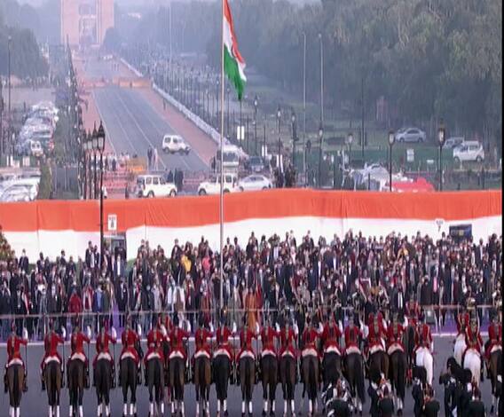 Beating Retreat | दिल्लीत बिटींग रीट्रीट सोहळा, राष्ट्रपती, पंतप्रधान, संरक्षण मंत्र्यांची उपस्थिती