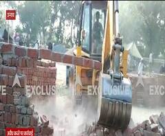 BJP नेता ने कर रखा था PWD की जमीन पर अवैध कब्जा, प्रशासन ने छुड़वाई जमीन | abp Ganga 