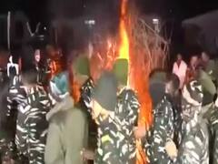 जम्मू में CRPF के कैंप में जवानों ने कैसे मनाई लोहड़ी,देखिए ये रिपोर्ट