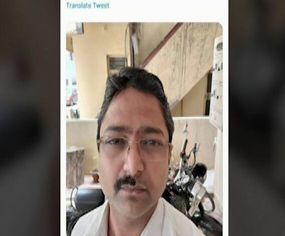 India vs Australia 3rd Test | पैज हरल्याने काढली 'अर्धी मिशी'; क्रिकेटवेड्याने दिलेला शब्द पाळला