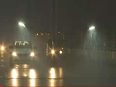 Weather update: Delhi NCR में भारी बारिश, पहाड़ों पर भारी बर्फबारी