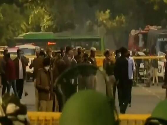 Delhi Blast: कार से आए थे धमाका करने वाले, तीन लोग थे सवार - सूत्र