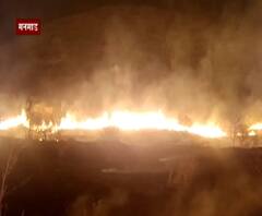 मनमाडमधल्या 'लोणच्या' डोंगराला आग, आगीचं कारण अस्पष्ट, ग्रामस्थांकडून आग विझवण्याचे प्रयत्न