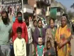 અમદાવાદઃ ઓઢવ GIDC કોલોની વિસ્તારમાં સ્થાનિકોનો વિરોધ, નેતાઓએ મત માંગવા ન આવવાના બેનર લાગ્યા