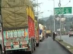 Jammu-Srinagar highway jammed amid heavy snowfall 