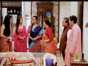 Anupamaa's bahu returns; drama over Vanraj's presence 