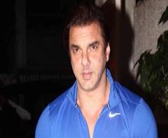 एअरपोर्ट नियमांचा भंग केल्याप्रकरणी अभिनेता सोहेल खान, अरबाज खान, निर्वाण खानविरोधात गुन्हा दाखल