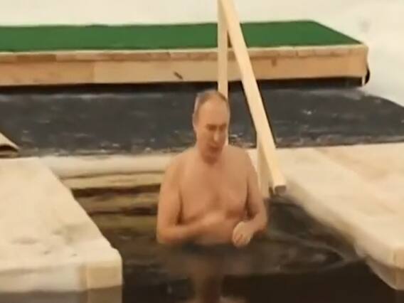 -11 डिग्री में Putin ने पूरी की बर्फीले पानी में डुबकी लगाने की परंपरा 