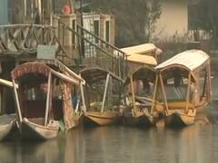 Dal Lake freezes as temperature dips to -6 degree Celsius