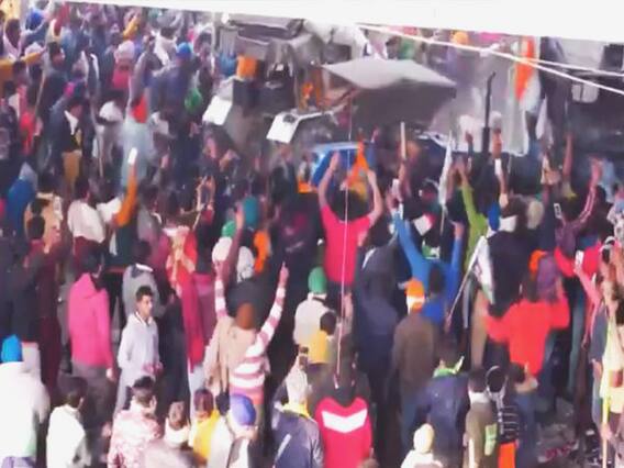 दिल्ली हिंसा से जुड़ा एक और वीडियो आया सामने, दो ट्रैक्टरों ने पलटी पुलिस वैन