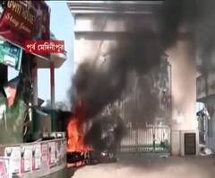West Midnapore: দলীয় পতাকা লাগানো নিয়ে বচসা, TMCP ও ABVP-র সংঘর্ষে অগ্নিগর্ভ বাজকুল কলেজ চত্বর