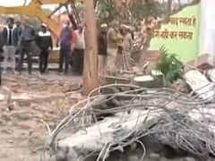 Muradnagar Roof Collapse: नाराज परिजनों ने अस्पताल के बाहर जमकर हंगामा किया