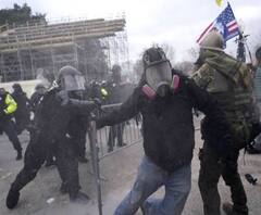 US Capitol Hill Siege| पोलिसांच्या गोळीबारात एका आंदोलकाचा मृत्यू;डेमॉक्रॅटिकचे आमदार ठाणेदार माझावर