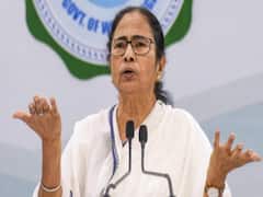 West Bengal में होगी Mamata Banerjee की वापसी, BJP देगी कड़ी टक्कर: सी वोटर सर्वे 