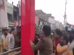 MP: कैबिनेट मंत्री को पहनाई जूते की माला और फेंकी स्याही, पुलिस ने आरोपियों को किया गिरफ्तार