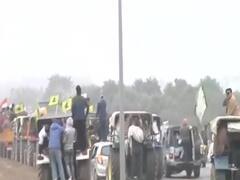 Delhi: Farmers hold tractor rally in huge numbers | Master Stroke
