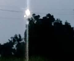 Aurangabad | वीज वितरणाच्या तारांमध्ये घर्षण,पैठणमधील आडूळ गावातील दृश्य,मोठी दुर्घटना होण्याची भीती