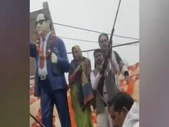 आंबेडकर की प्रतिमा के बगल खड़े होकर लोगों ने की हर्ष फायरिंग