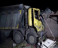 Gujarat Accident | सूरतमध्ये भरधाव ट्रकने रस्त्यावरील 18 जणांना चिरडलं