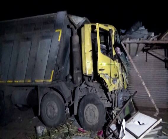 Gujarat Accident | सूरतमध्ये भरधाव ट्रकने रस्त्यावरील 18 जणांना चिरडलं