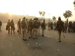 Tractor Rally Violence : छावनी में तब्दील हुआ लाल किला, भारी सुरक्षा बल तैनात | Ground Report