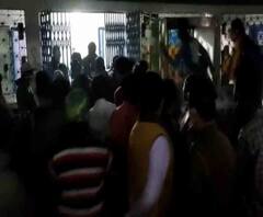 মালদার গাজোলে ব্লক তৃণমূল যুব সভাপতির সঙ্গে দ্বন্দ্ব আলাল গ্রাম পঞ্চায়েতের উপপ্রধানের, হাতাহাতি, ঘটনাস্থলে পুলিশ