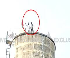 मां-बाप की हुई हत्या...इंसाफ नहीं मिला, तो खुद भी जान देने टंकी पर चढ़ा | abp Ganga 