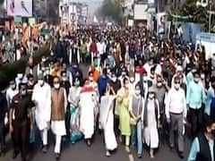 बंगाल : नेता जी के नाम पर बंगाल में सियासी संग्राम, कोलकाता में ममता की पदयात्रा जारी